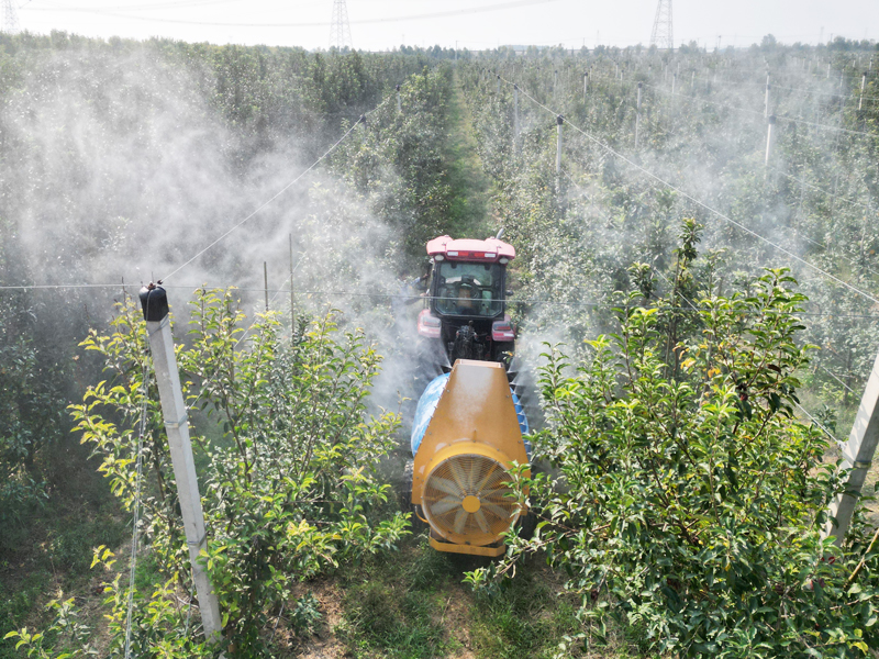 牵引式高塔风送喷雾机果园植保作业
